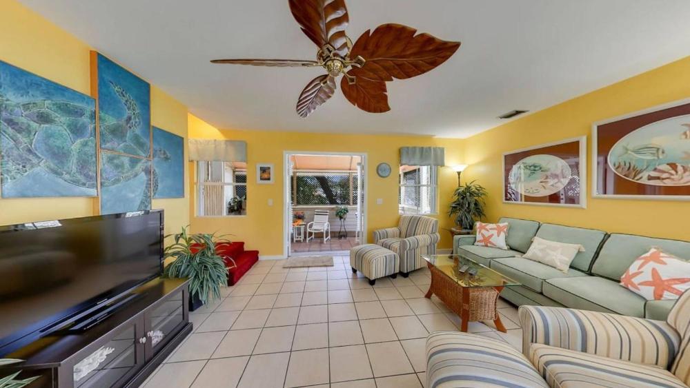 Duval Sea Turtle by AvantStay Great Location Close to Shops Shared Pool